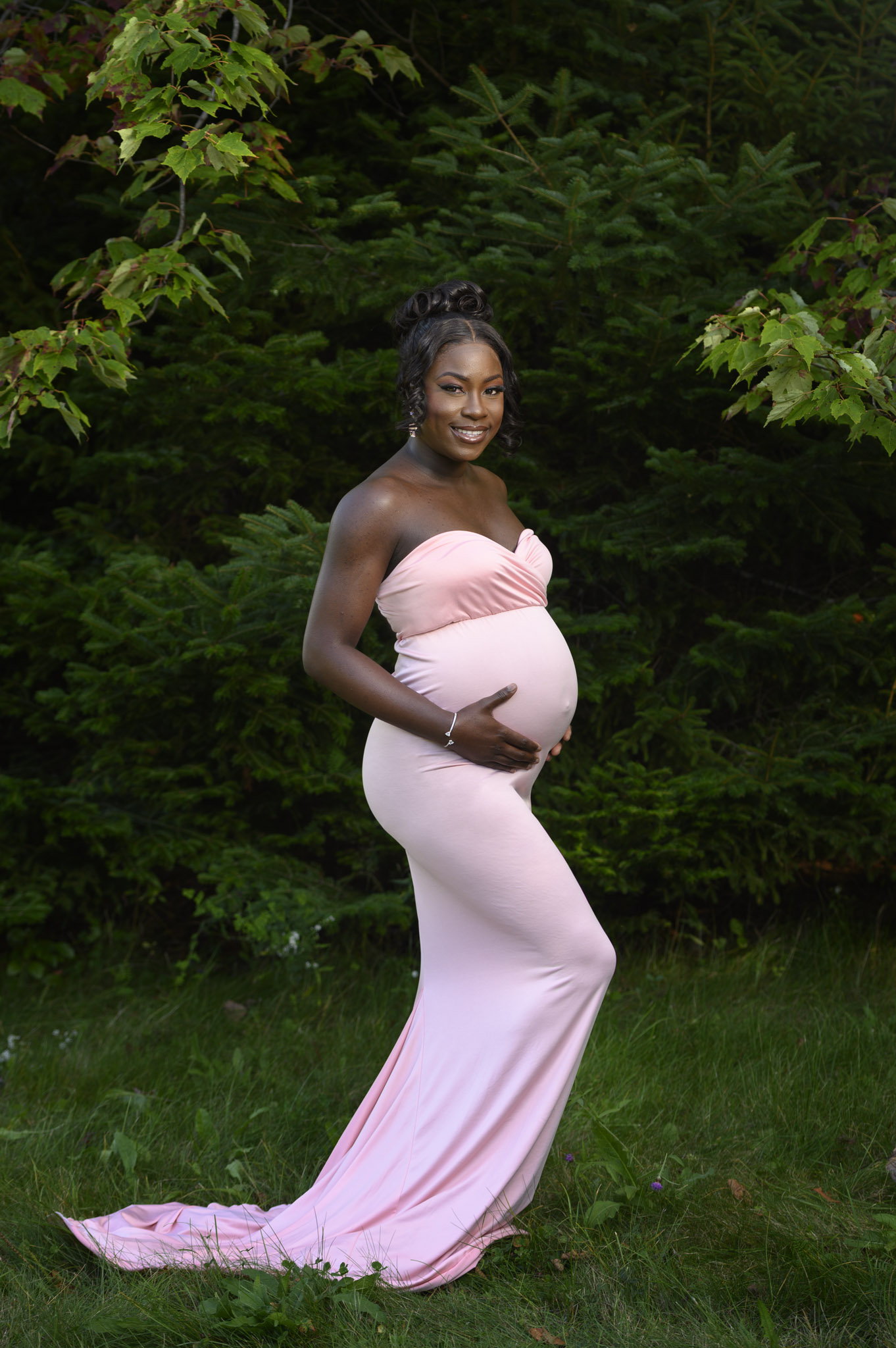 pink bodycon maternity dress for photoshoot
