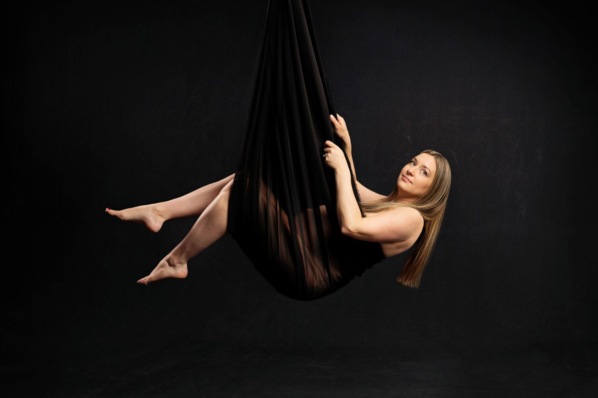 hanging swing maternity photo