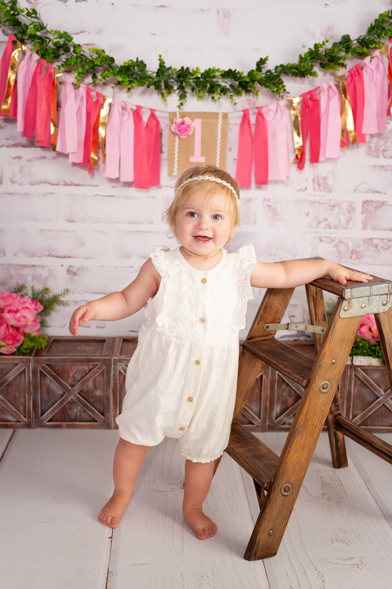 Baby cake smash birthday session